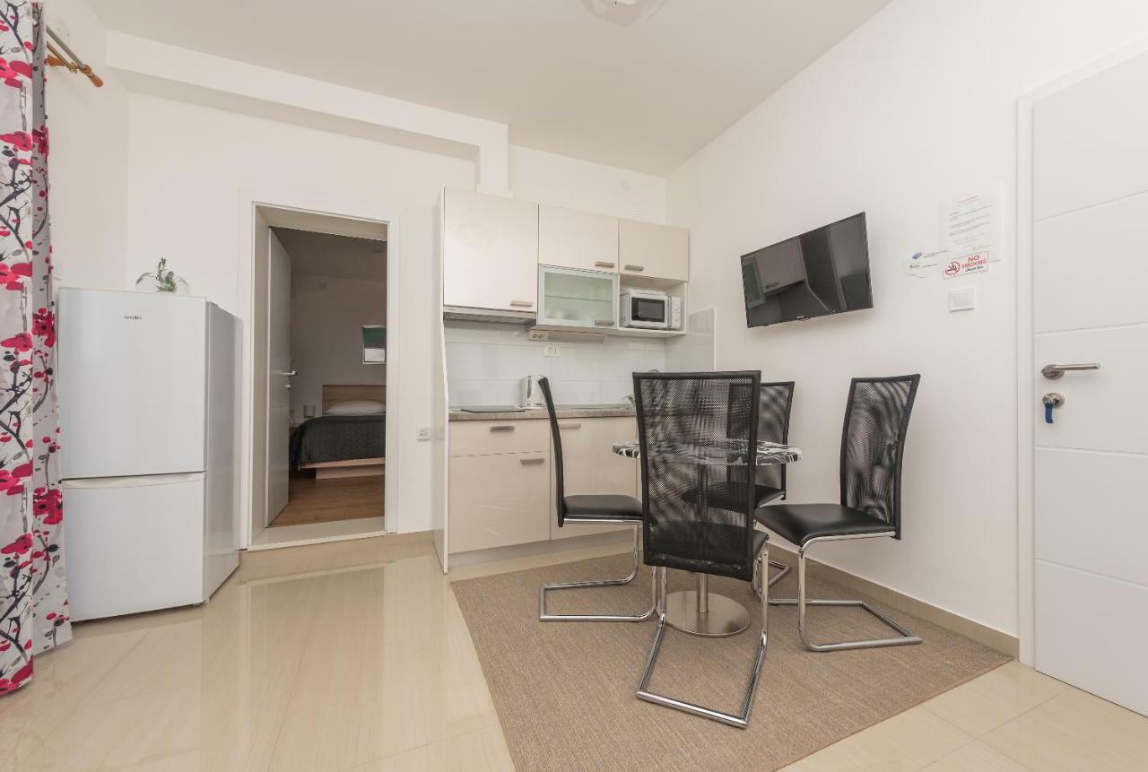 Apartmani Mona Makarska Ngoại thất bức ảnh