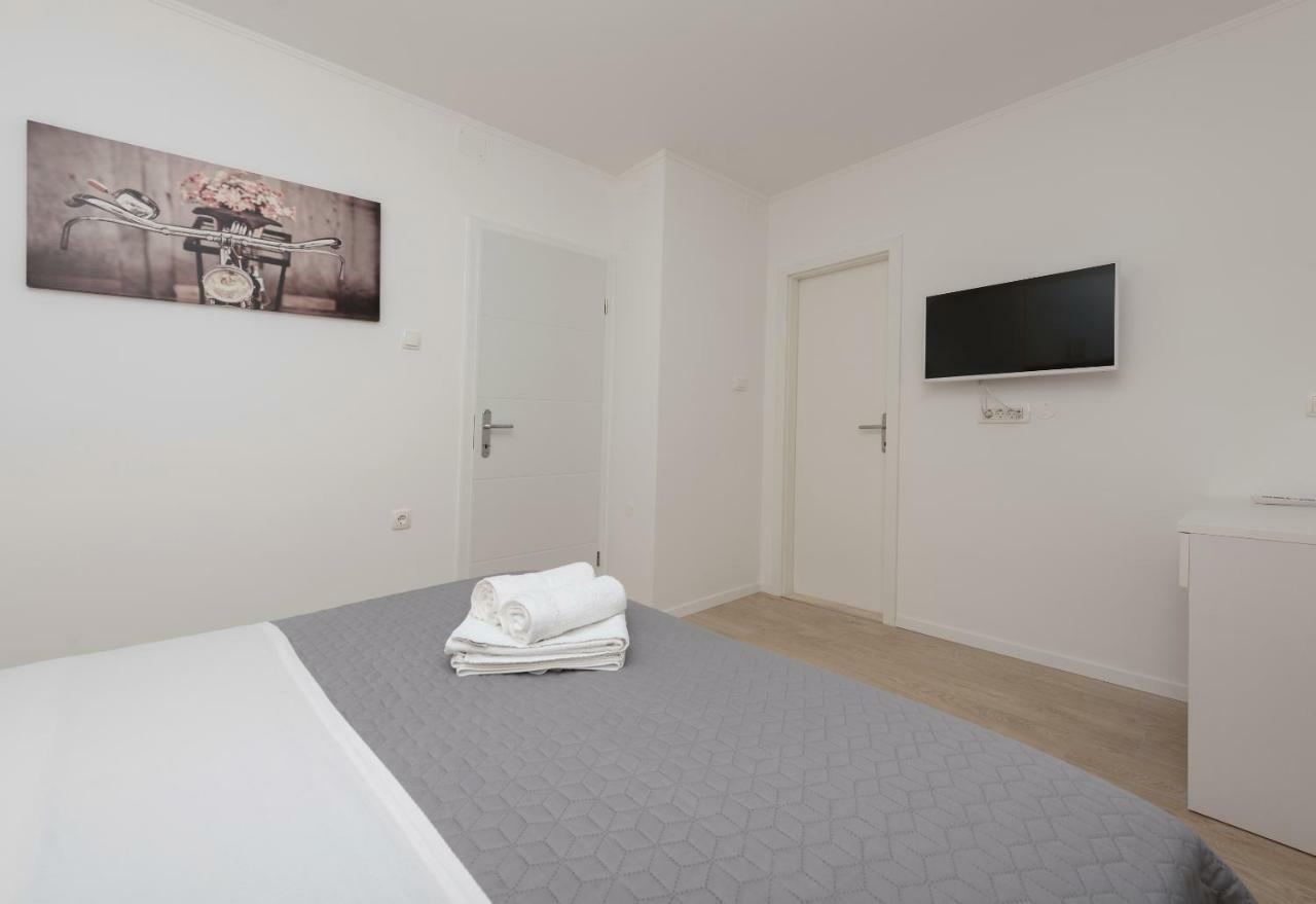 Apartmani Mona Makarska Ngoại thất bức ảnh
