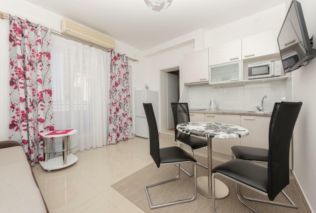 Apartmani Mona Makarska Ngoại thất bức ảnh