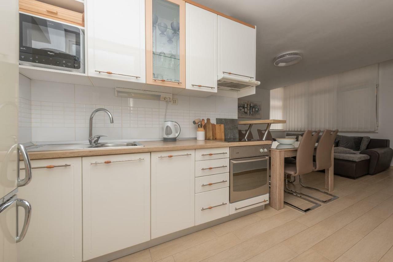 Apartmani Mona Makarska Ngoại thất bức ảnh
