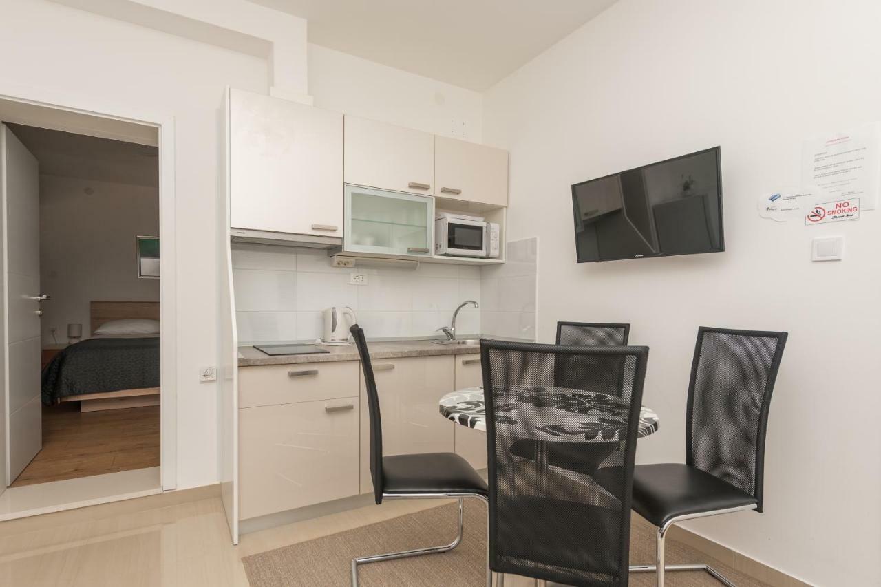 Apartmani Mona Makarska Ngoại thất bức ảnh
