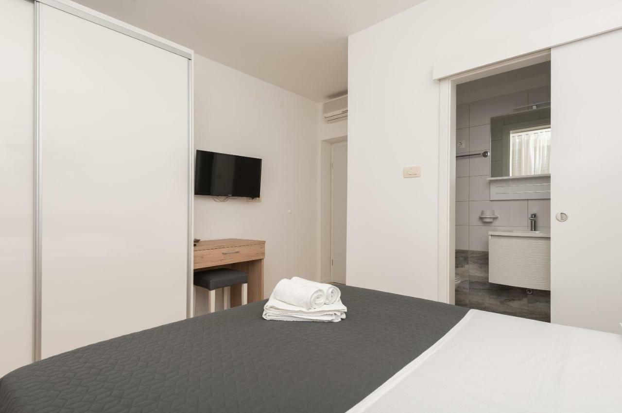 Apartmani Mona Makarska Ngoại thất bức ảnh