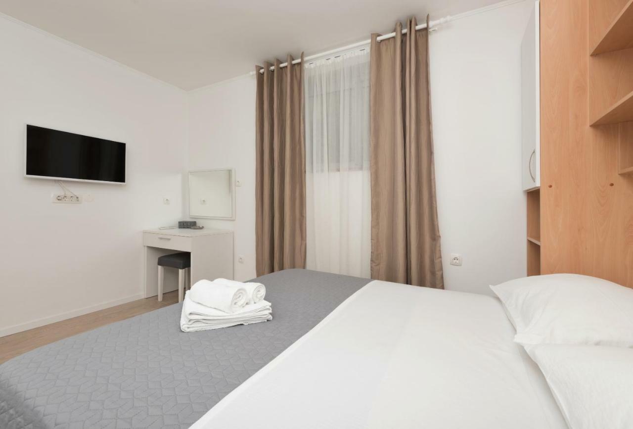 Apartmani Mona Makarska Ngoại thất bức ảnh